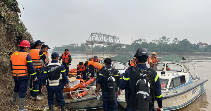 Phát hiện thi thể nam giới trên sông Hồng nghi là nạn nhân sập cầu Phong Châu