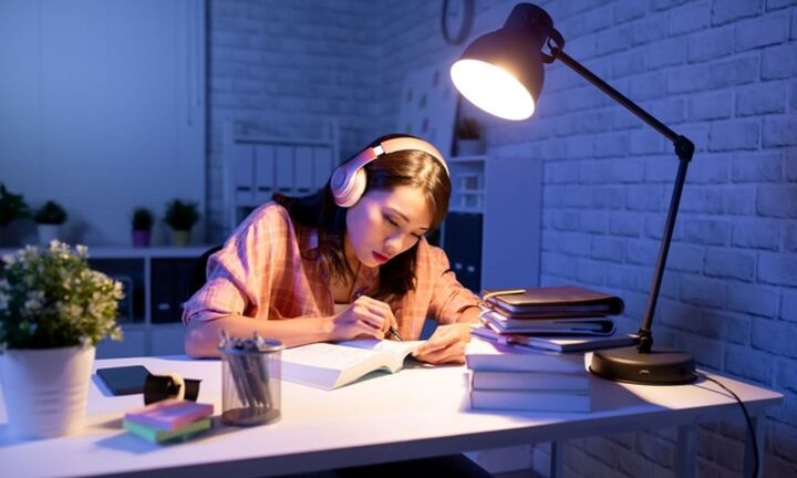 Bí quyết hết buồn ngủ khi học bài khuya