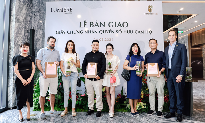 Masterise Homes® thăng hạng uy tín khi liên tục bàn giao sổ hồng đến cư dân