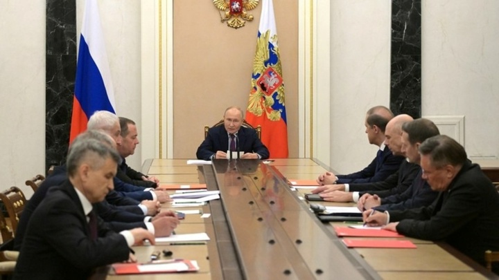 Ông Putin yêu cầu thay đổi học thuyết hạt nhân của Nga