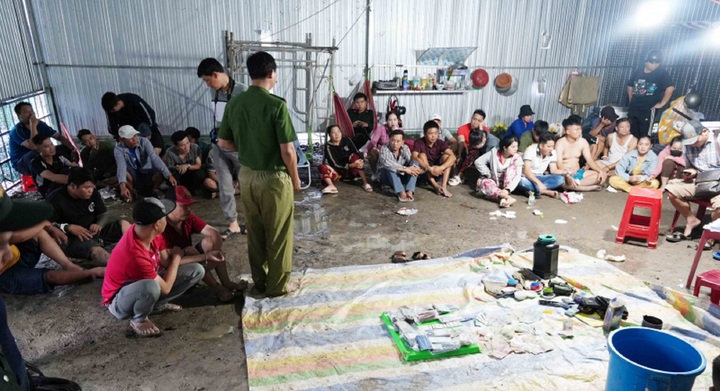Triệt phá sòng bạc