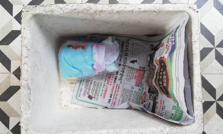 Bé trai sơ sinh bị bỏ rơi lúc rạng sáng, chưa có người thân nhận lại