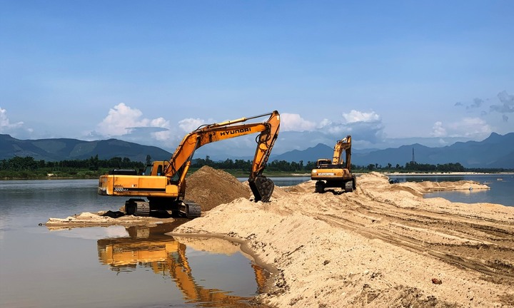 Phú Thọ: Một doanh nghiệp bị phạt hơn 200 triệu đồng vì khai thác cát trái phép