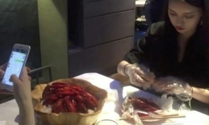 Làm giàu bằng nghề ít ai nghĩ đến: Việc tưởng đơn giản, lương lại 