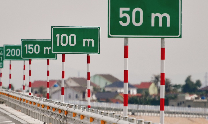 Biển căn khoảng cách 0-50-100 m trên cao tốc có tác dụng gì?