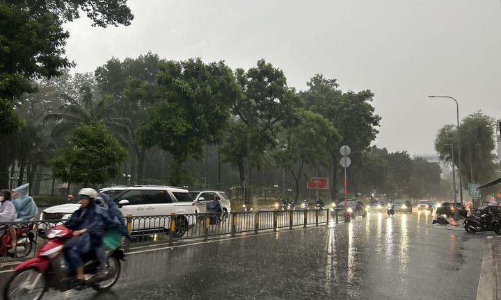 Thời tiết hôm nay ngày 7/10: Miền Bắc nắng nhẹ, Nam Bộ có mưa rào và dông