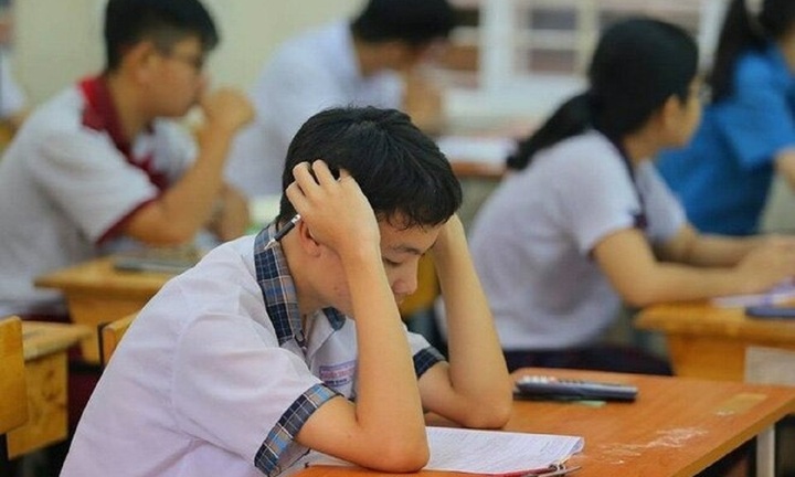 Bốc thăm môn thi vào lớp 10: Học sinh lo lắng, phụ huynh như 