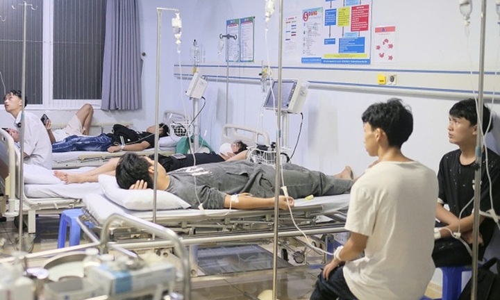 Vụ 40 sinh viên nhập viện sau bữa ăn tối ở căng tin trường: Hiệu trưởng nói gì?