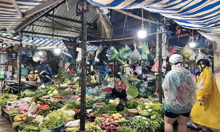 Khắc phục tình trạng găm hàng, tăng giá lương thực, nhu yếu phẩm bất hợp lí khi xảy ra thiên tai