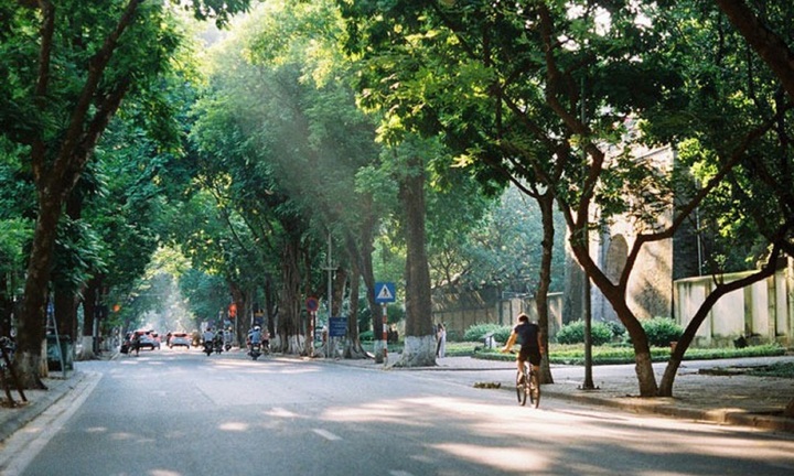 Thời tiết hôm nay ngày 14/10: Miền Bắc nắng hanh, Nam Bộ mưa lớn