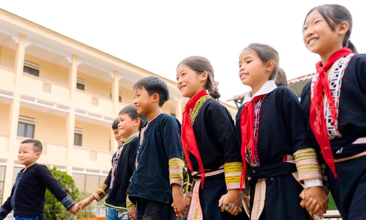 Niềm vui trong từng bước chân của học trò sau cơn bão số 3