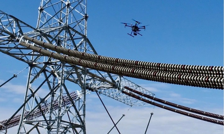 Long An: Drone phun thuốc trừ sâu va vào đường dây 110kV, 76.000 hộ dân mất điện