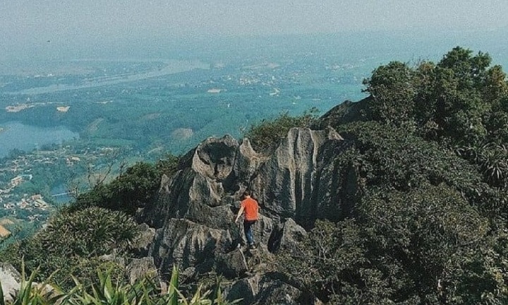 Núi Thần Đinh - Địa điểm du lịch linh thiêng tại Quảng Bình