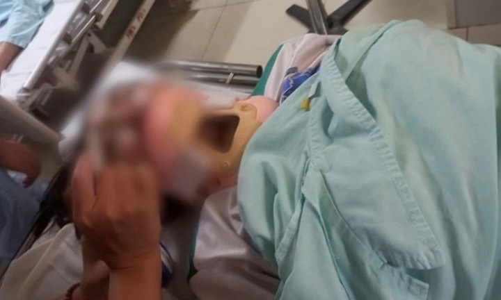 Vụ nữ sinh lớp 11 gãy đốt sống cổ: Tạm ngừng học tập 6 bạn nữ đánh hội đồng