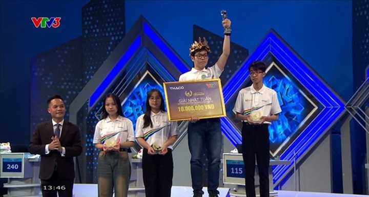 Nam sinh điển trai giành chiến thắng