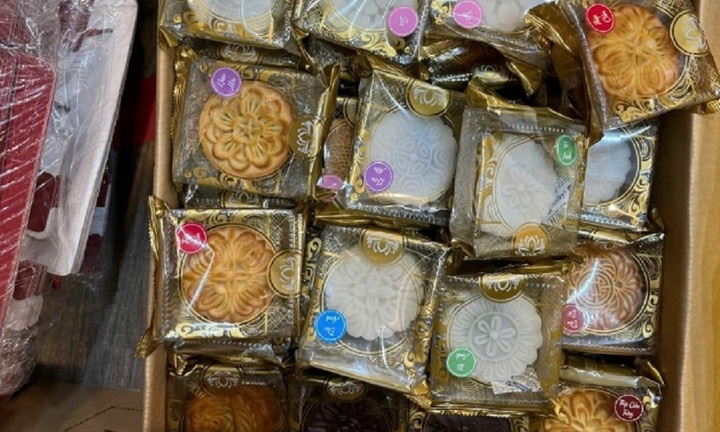 Quận Hoàn Kiếm đẩy mạnh công tác kiểm tra hoạt động kinh doanh thực phẩm phục vụ dịp Tết Trung thu