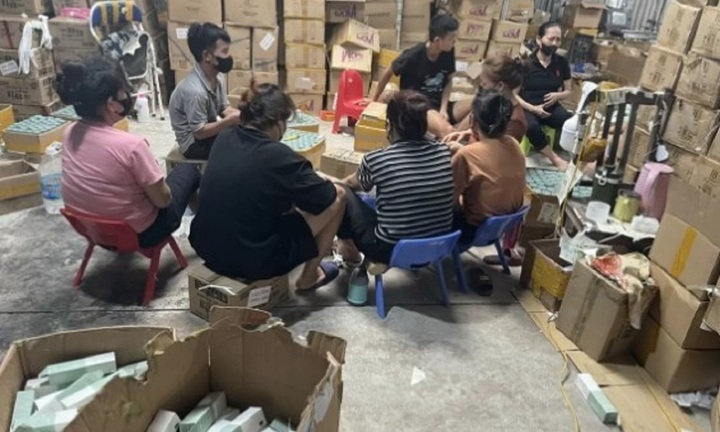 Sự thật kinh hoàng đằng sau vụ đột kích kho mỹ phẩm cực lớn tại Hà Nội