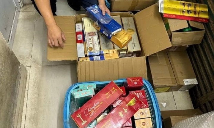 1.400 chiếc bánh trung thu và hơn 1.200 bao thuốc lá điếu có dấu hiệu nhập lậu được tạm giữ