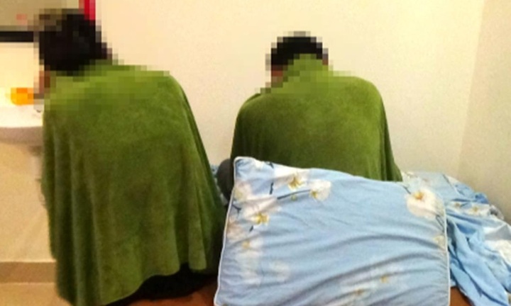 Bắt quả tang 2 nữ tiếp viên của 