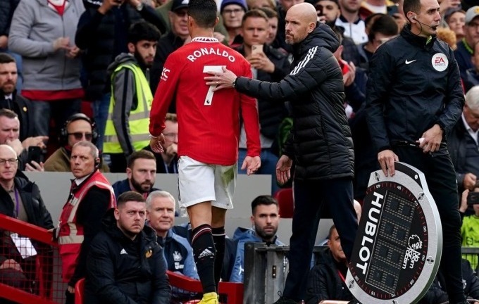 Báo Anh: Ronaldo bị Ten Hag 