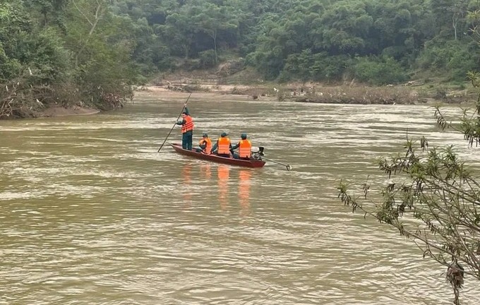 Thi thể một trong hai học sinh mất tích trên sông Nậm Mộ được tìm thấy ở đâu?