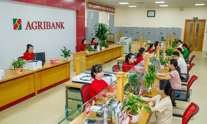Lãi suất ngân hàng hôm nay 8/11/2024: Một nhà băng bất ngờ tăng lãi suất huy động