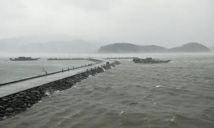 Siêu bão Usagi đổ bộ Philippines, gió giật lên tới 240 km/giờ, nâng cảnh báo lên mức cao nhất