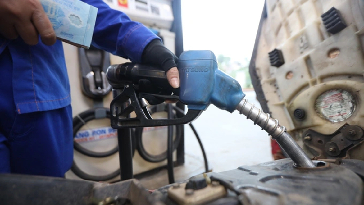 Giá xăng dầu hôm nay 16/11: Xăng dầu thế giới đồng loạt giảm mạnh