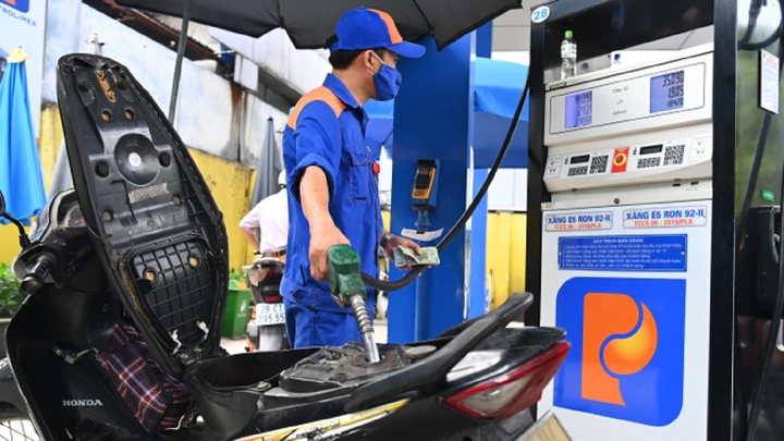 Giá xăng dầu hôm nay 18/11: Giá dầu vẫn tiếp tục