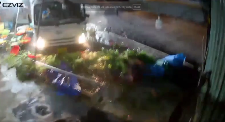Clip: Thót tim xe tải