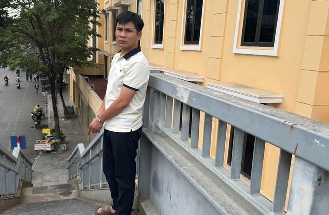Bắt nam thanh niên vờ hỏi đường rồi bất ngờ cướp điện thoại của nữ sinh