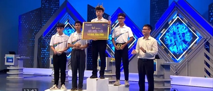 Nam sinh trường Quốc Học Huế