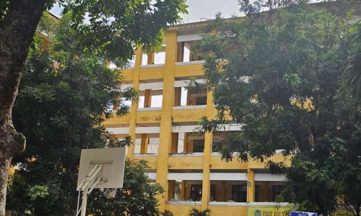 Nam sinh lớp 11 ở TP.HCM nghi ngã từ tầng 4 xuống đất tử vong