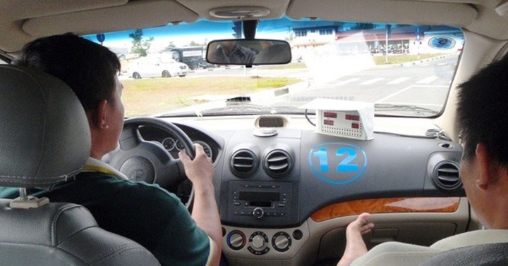 Có phải người dạy lái ôtô phải có ít nhất 50.000 km lái xe?