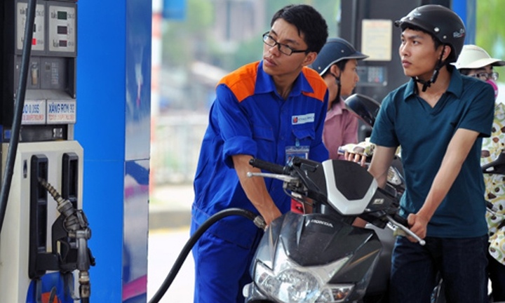 Giá xăng trong nước đồng loạt tăng mạnh