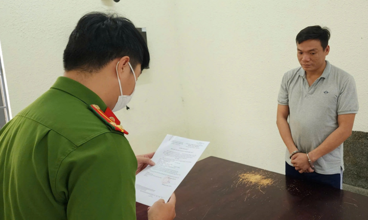 Nổ súng bắn chỉ thiên khống chế đối tượng say rượu, vung dao chống đối CSGT