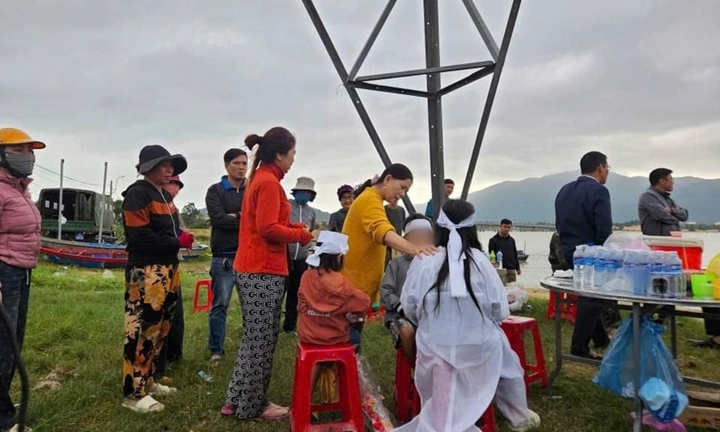 Vụ đôi vợ chồng tử vong khi đi đánh cá: Nhói lòng cảnh 4 con thơ ngơ ngác hỏi 