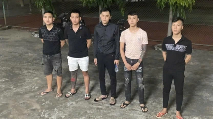 Tin tức pháp luật mới nhất ngày 3/12: 5 thanh niên đi ô tô mang theo dao để đòi nợ