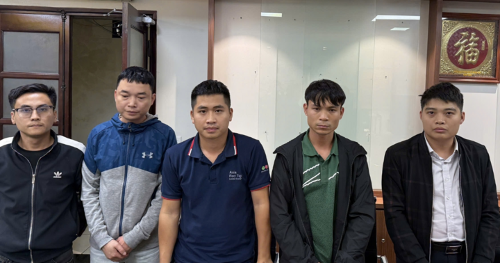Nóng: Tạm giữ 5 đối tượng trong vụ trả 30 tỷ đồng/m2 đất đấu giá ở Hà Nội