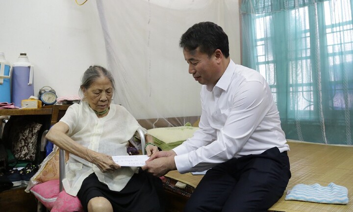 Nhận lương hưu theo mức mới: Người dân vui mừng, phấn khởi