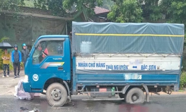 Hai nam sinh thương vong sau khi ngã xe trên đường đi học về