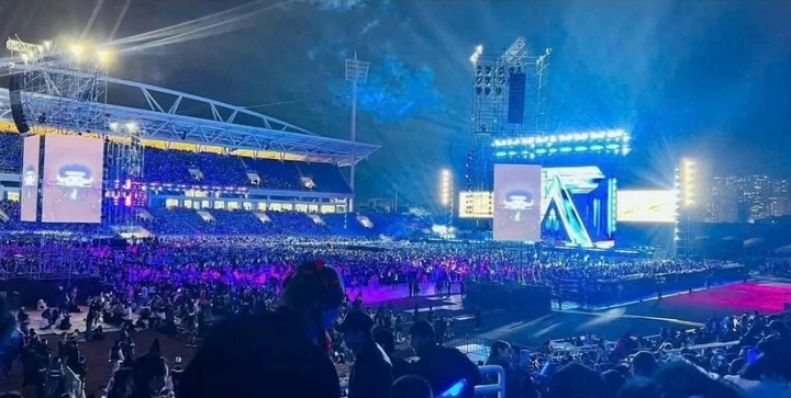 “Anh trai say hi” lại gây tranh cãi vì thông tin 50.000 khán giả đến xem concert