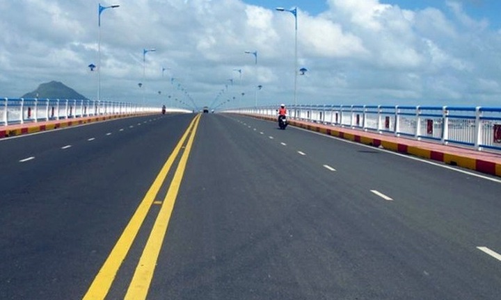 Đường có dải phân cách