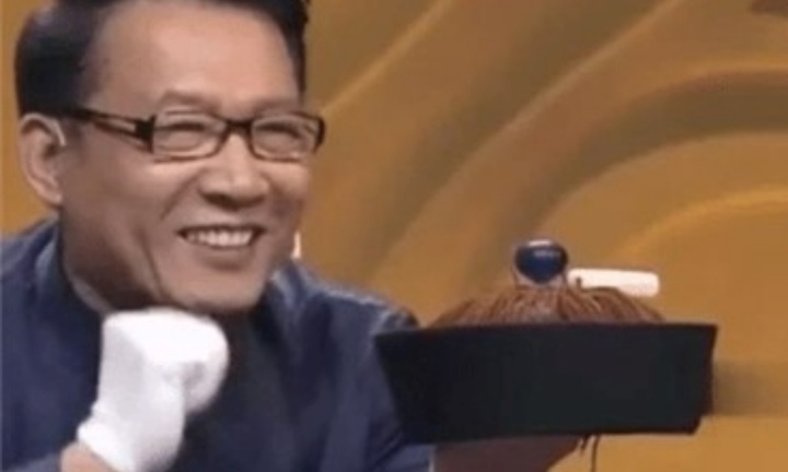 Chàng nông dân đội mũ cũ kỹ đi thẩm định, chuyên gia hết hồn vì phát hiện 