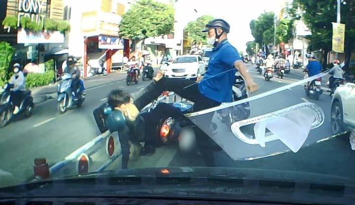 Danh tính người đàn ông hành hung nam thanh niên sau va chạm giao thông ở TP.HCM