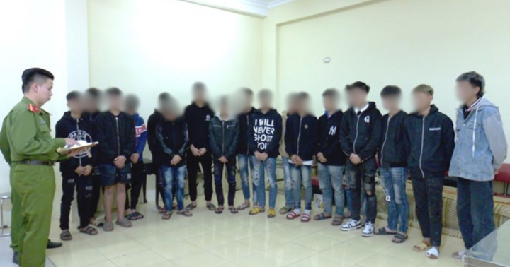 Triệu tập 20 thanh, thiếu niên mang hung khí đuổi đánh nhau trên phố