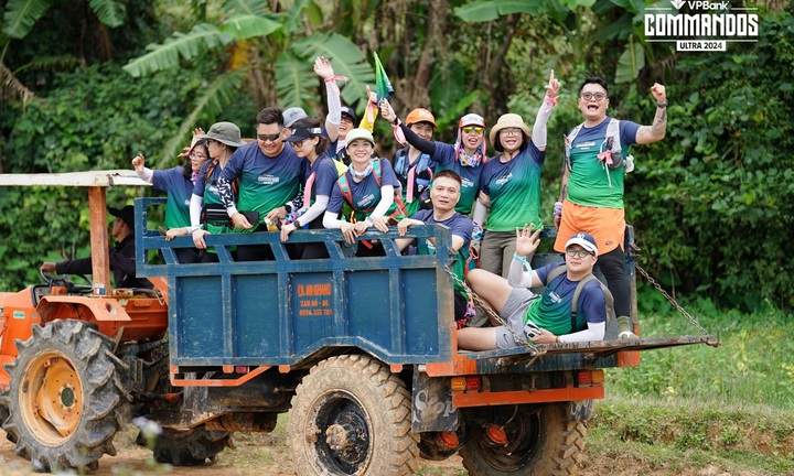 VPBanker hóa “Siêu chiến binh” chạy bộ, đạp xe, chèo sup vượt 40km chinh phục đỉnh Tà Năng