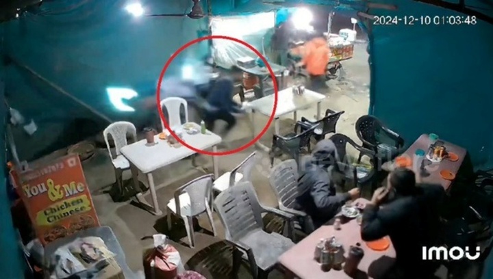 Clip: Khoảnh khắc kinh hoàng ô tô 