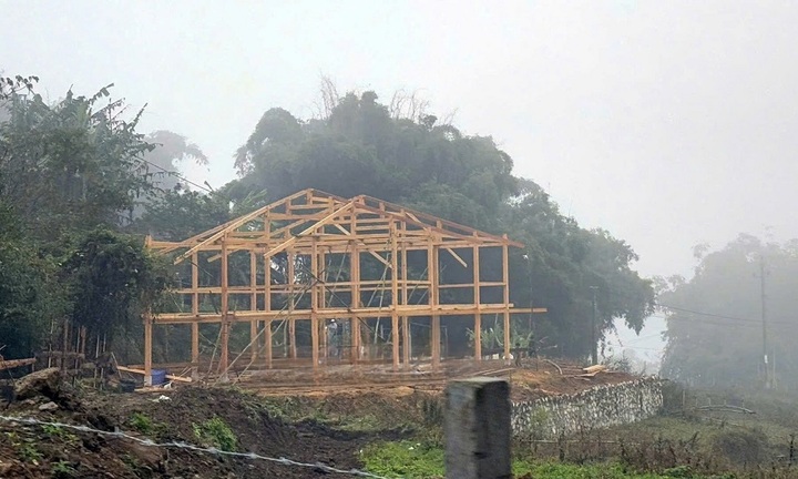 Lào Cai: Tạm đình chỉ công tác chủ tịch xã vì để xảy ra vi phạm trong xây dựng