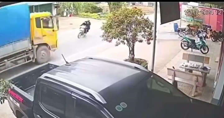 Clip: Kinh hoàng xe máy